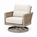 Silla giratoria de mimbre y madera con cojín beige